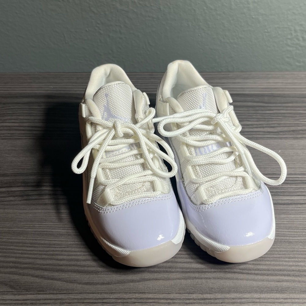 Jordan 11 low Pure Violet size 11c